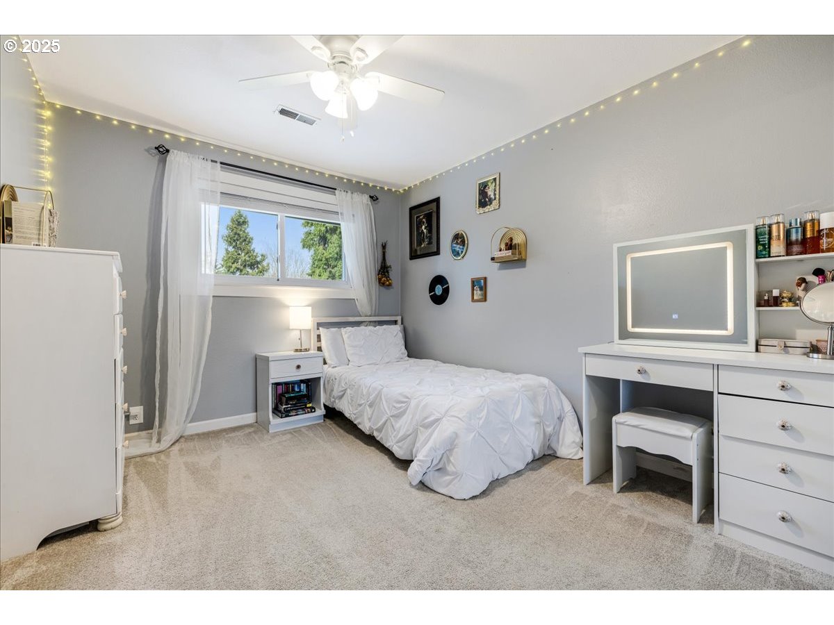 Newberg, Oregon 97132, United States, 4 Bedrooms Bedrooms, ,2 BathroomsBathrooms,Residential,Active,92529