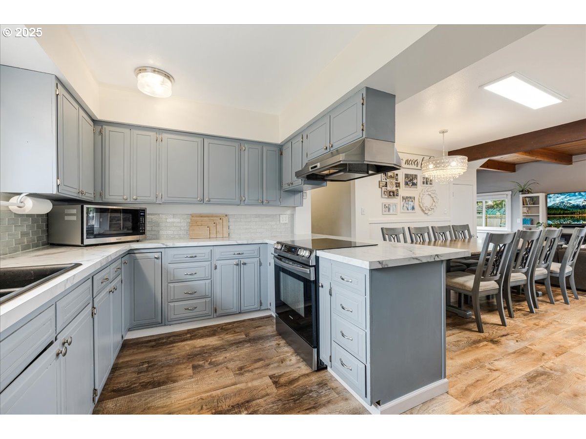 Newberg, Oregon 97132, United States, 4 Bedrooms Bedrooms, ,2 BathroomsBathrooms,Residential,Active,92529