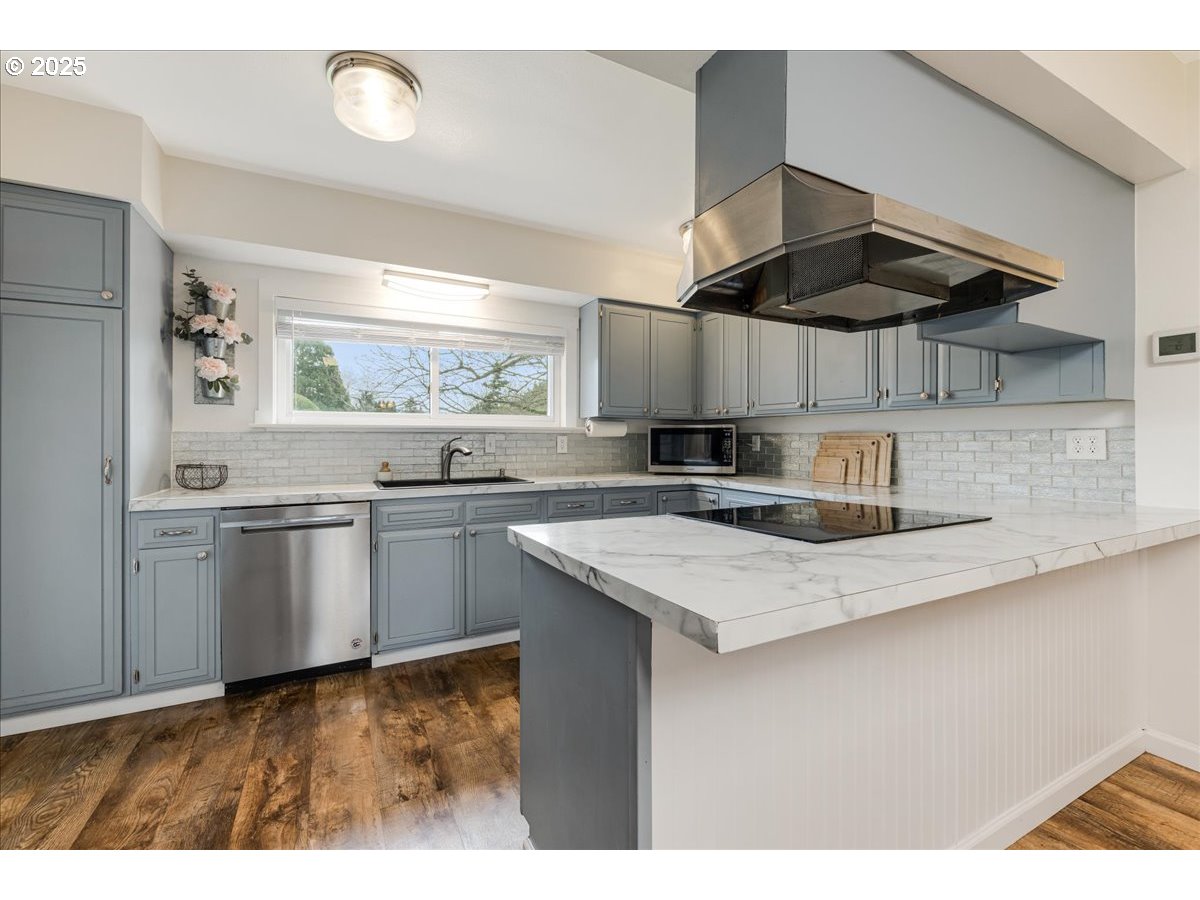 Newberg, Oregon 97132, United States, 4 Bedrooms Bedrooms, ,2 BathroomsBathrooms,Residential,Active,92529