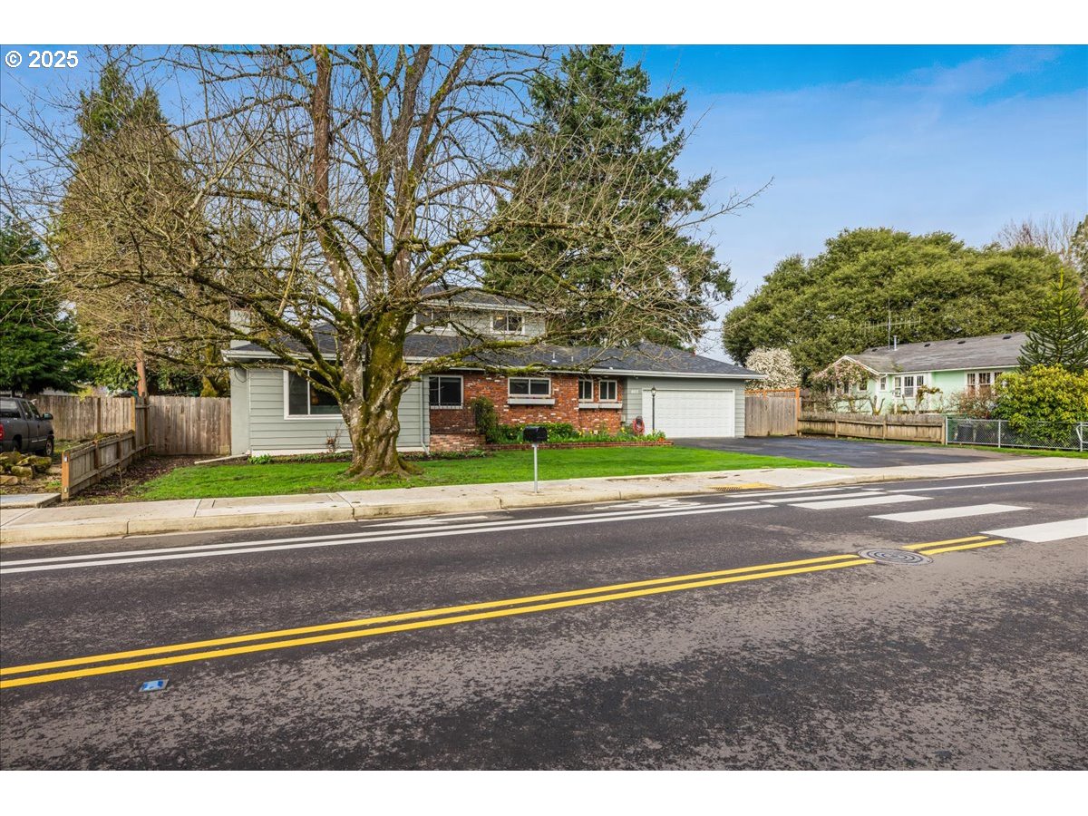 Newberg, Oregon 97132, United States, 4 Bedrooms Bedrooms, ,2 BathroomsBathrooms,Residential,Active,92529