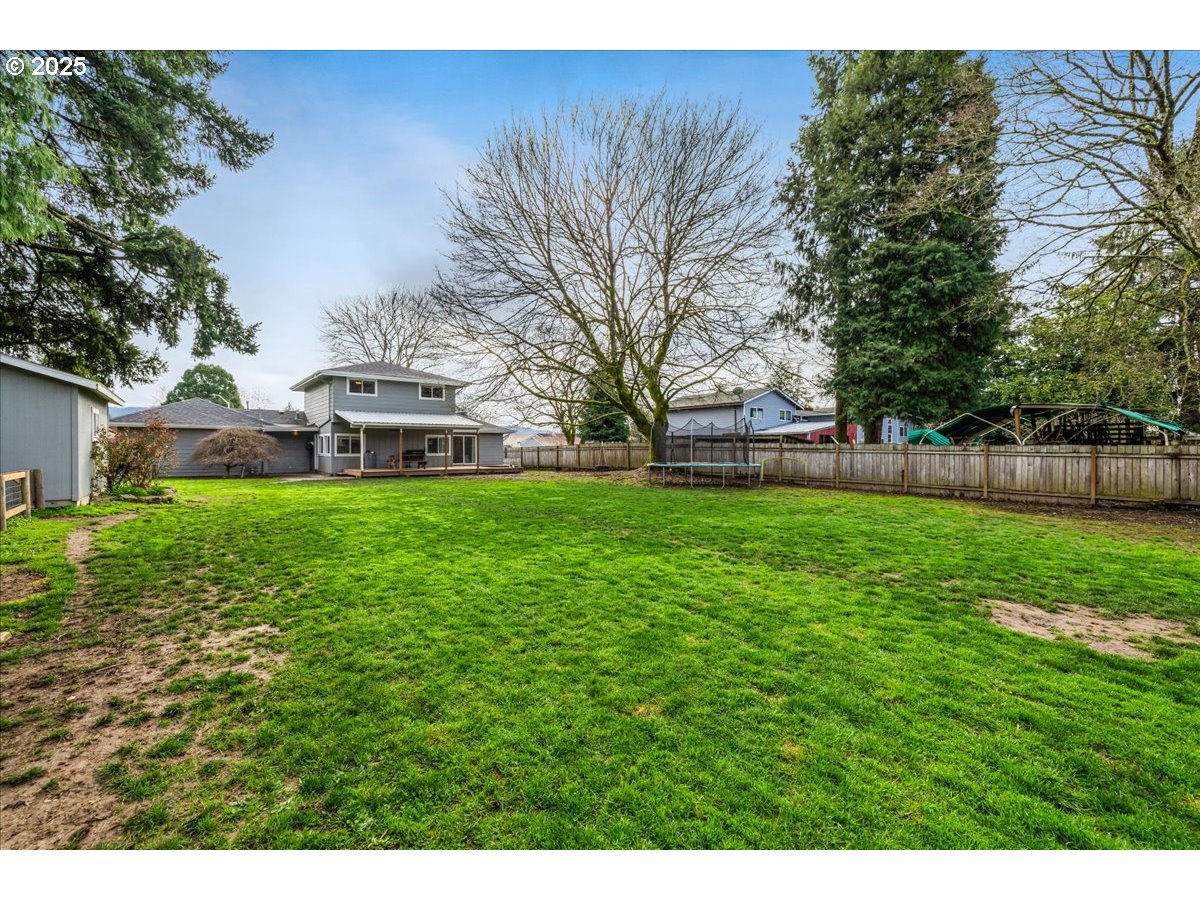 Newberg, Oregon 97132, United States, 4 Bedrooms Bedrooms, ,2 BathroomsBathrooms,Residential,Active,92529