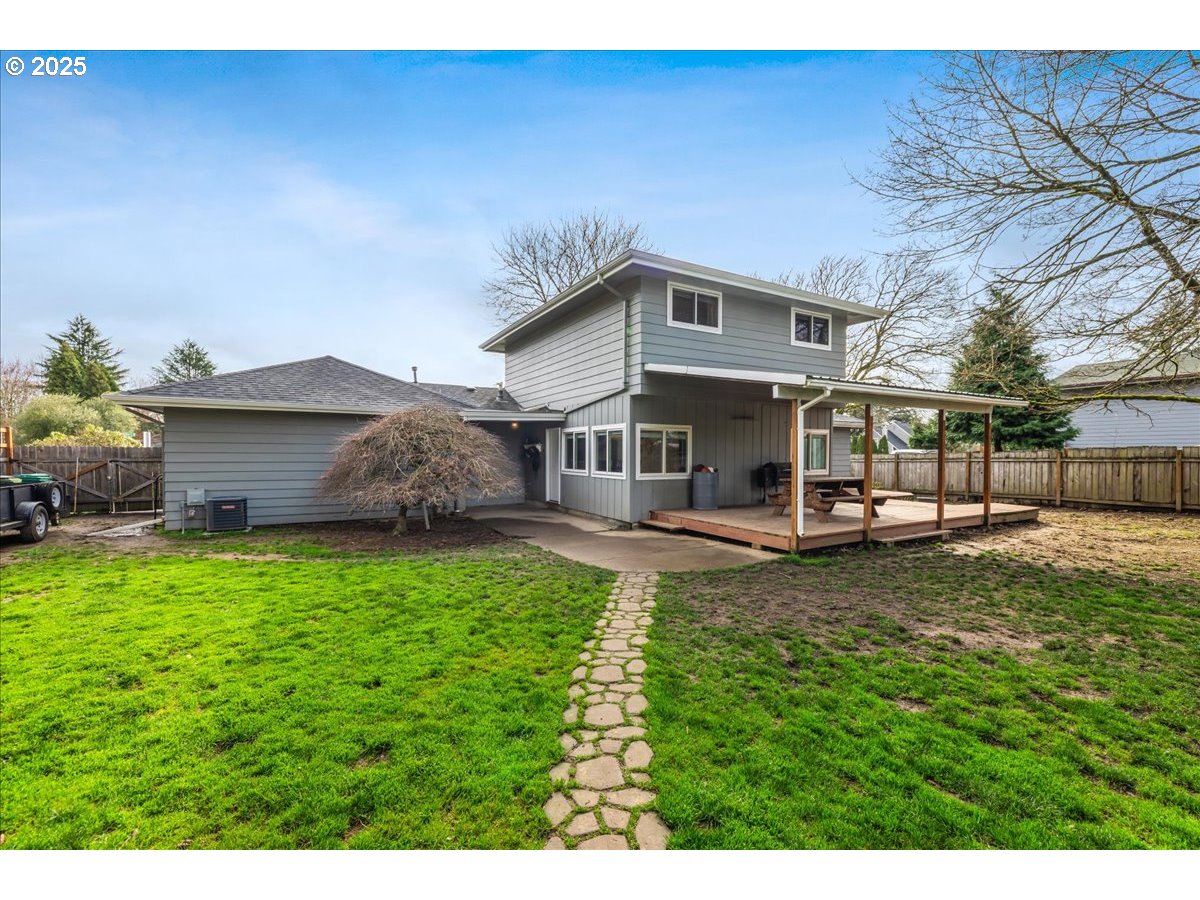 Newberg, Oregon 97132, United States, 4 Bedrooms Bedrooms, ,2 BathroomsBathrooms,Residential,Active,92529