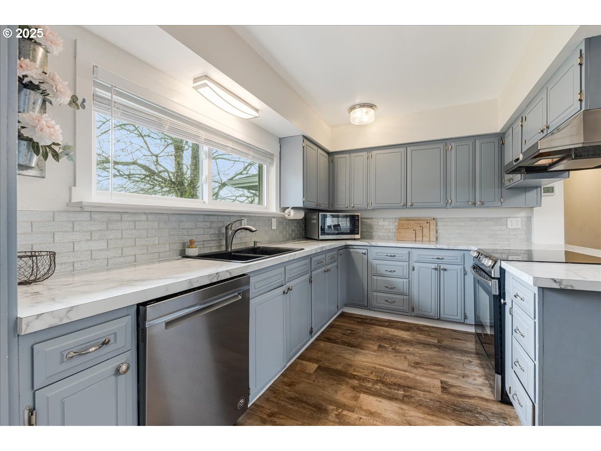 Newberg, Oregon 97132, United States, 4 Bedrooms Bedrooms, ,2 BathroomsBathrooms,Residential,Active,92529