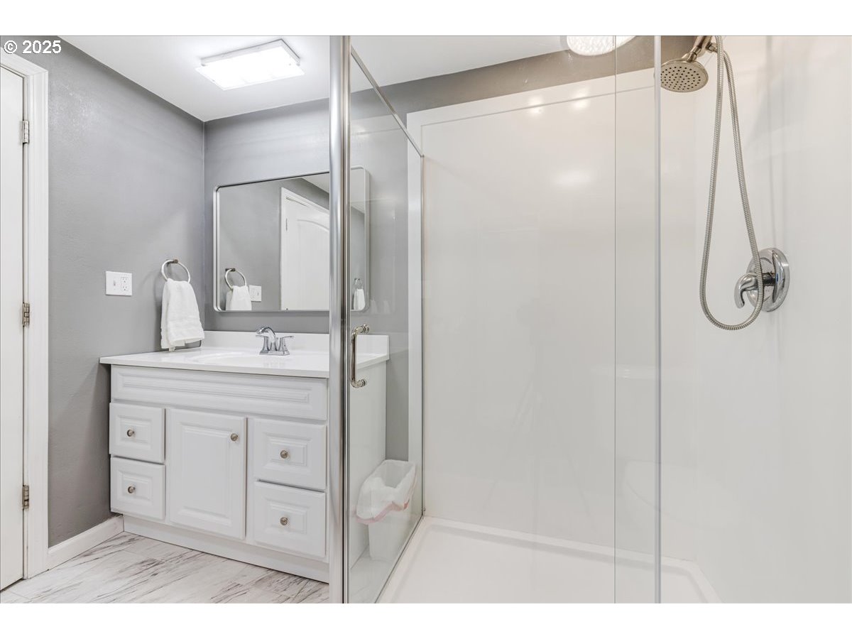 Newberg, Oregon 97132, United States, 4 Bedrooms Bedrooms, ,2 BathroomsBathrooms,Residential,Active,92529