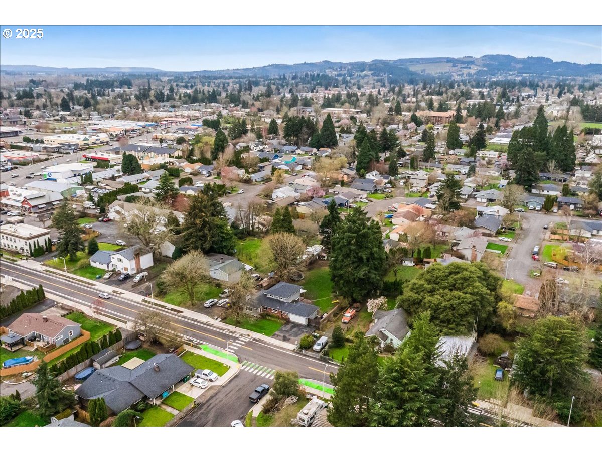 Newberg, Oregon 97132, United States, 4 Bedrooms Bedrooms, ,2 BathroomsBathrooms,Residential,Active,92529