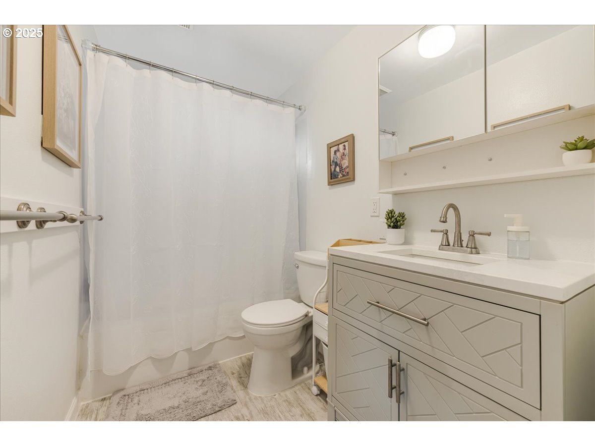 Newberg, Oregon 97132, United States, 4 Bedrooms Bedrooms, ,2 BathroomsBathrooms,Residential,Active,92529