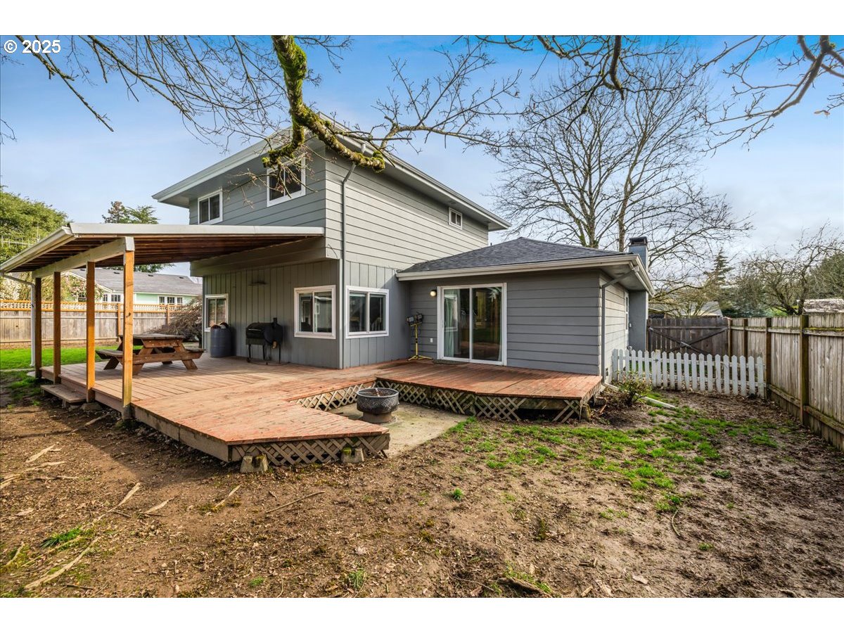 Newberg, Oregon 97132, United States, 4 Bedrooms Bedrooms, ,2 BathroomsBathrooms,Residential,Active,92529