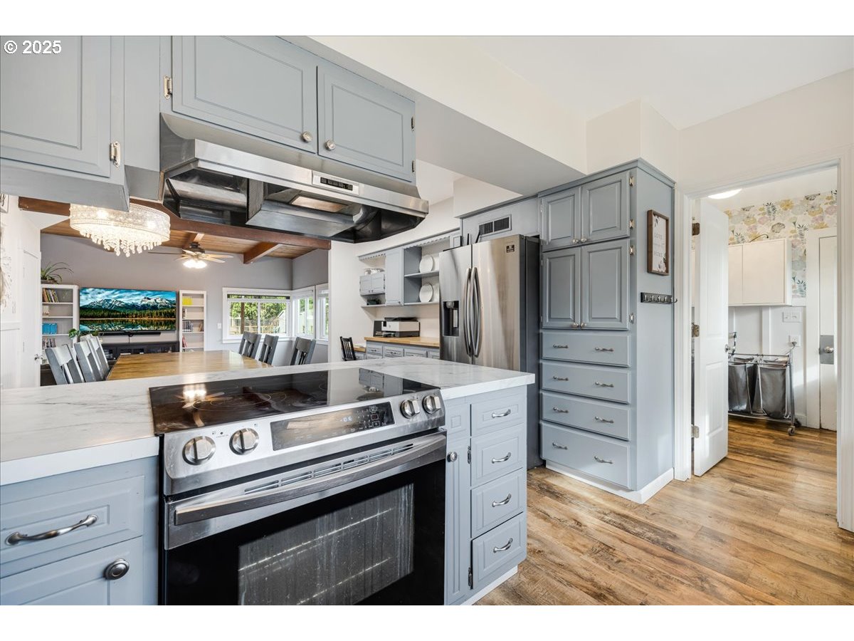 Newberg, Oregon 97132, United States, 4 Bedrooms Bedrooms, ,2 BathroomsBathrooms,Residential,Active,92529