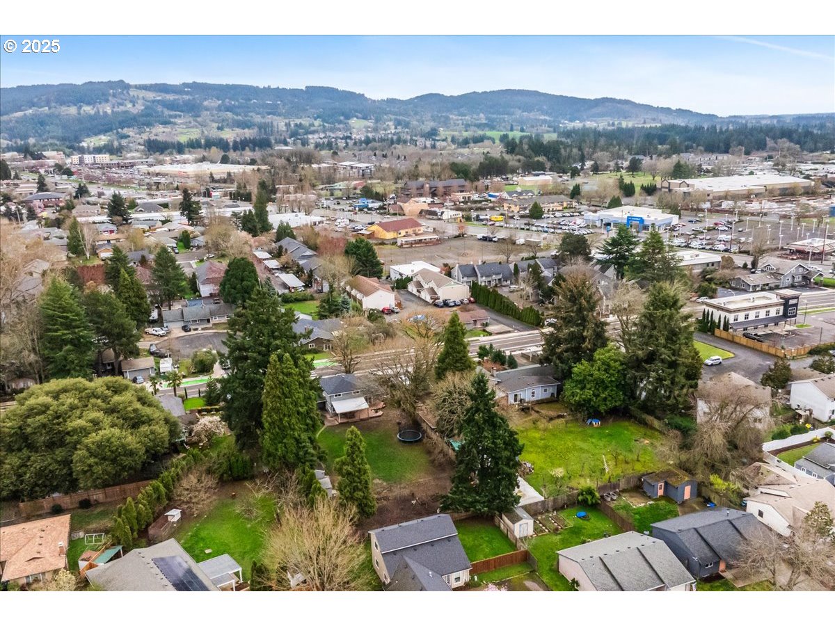 Newberg, Oregon 97132, United States, 4 Bedrooms Bedrooms, ,2 BathroomsBathrooms,Residential,Active,92529