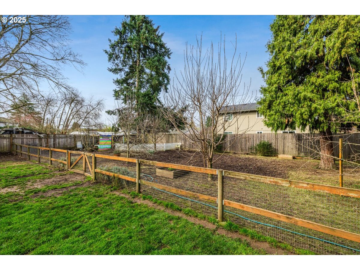 Newberg, Oregon 97132, United States, 4 Bedrooms Bedrooms, ,2 BathroomsBathrooms,Residential,Active,92529