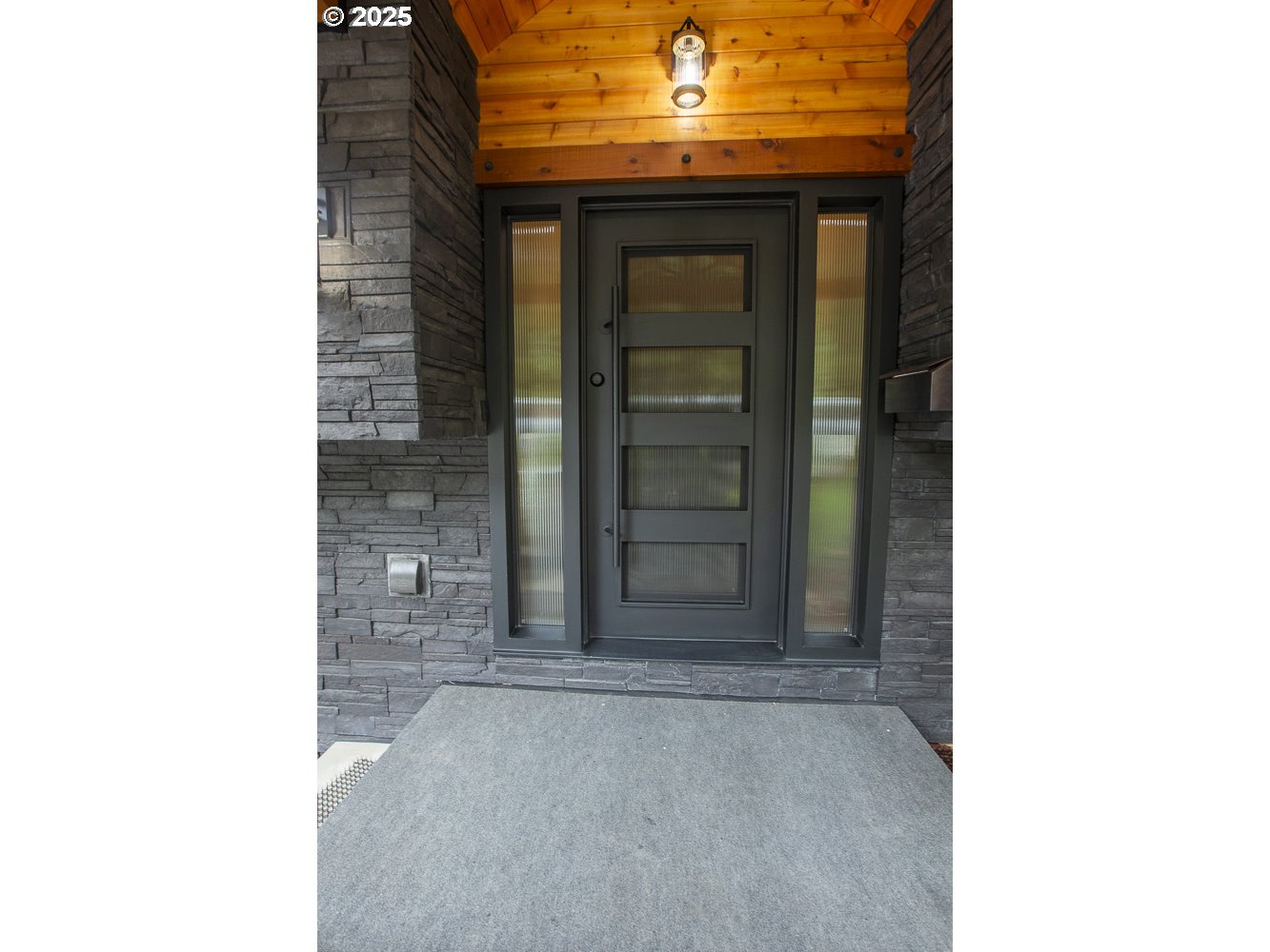 401 WALNUT ST