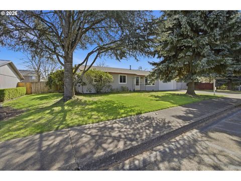 Photo of 1986 SW Tamarack St, McMinnville, OR 97128 (MLS # 625816841)