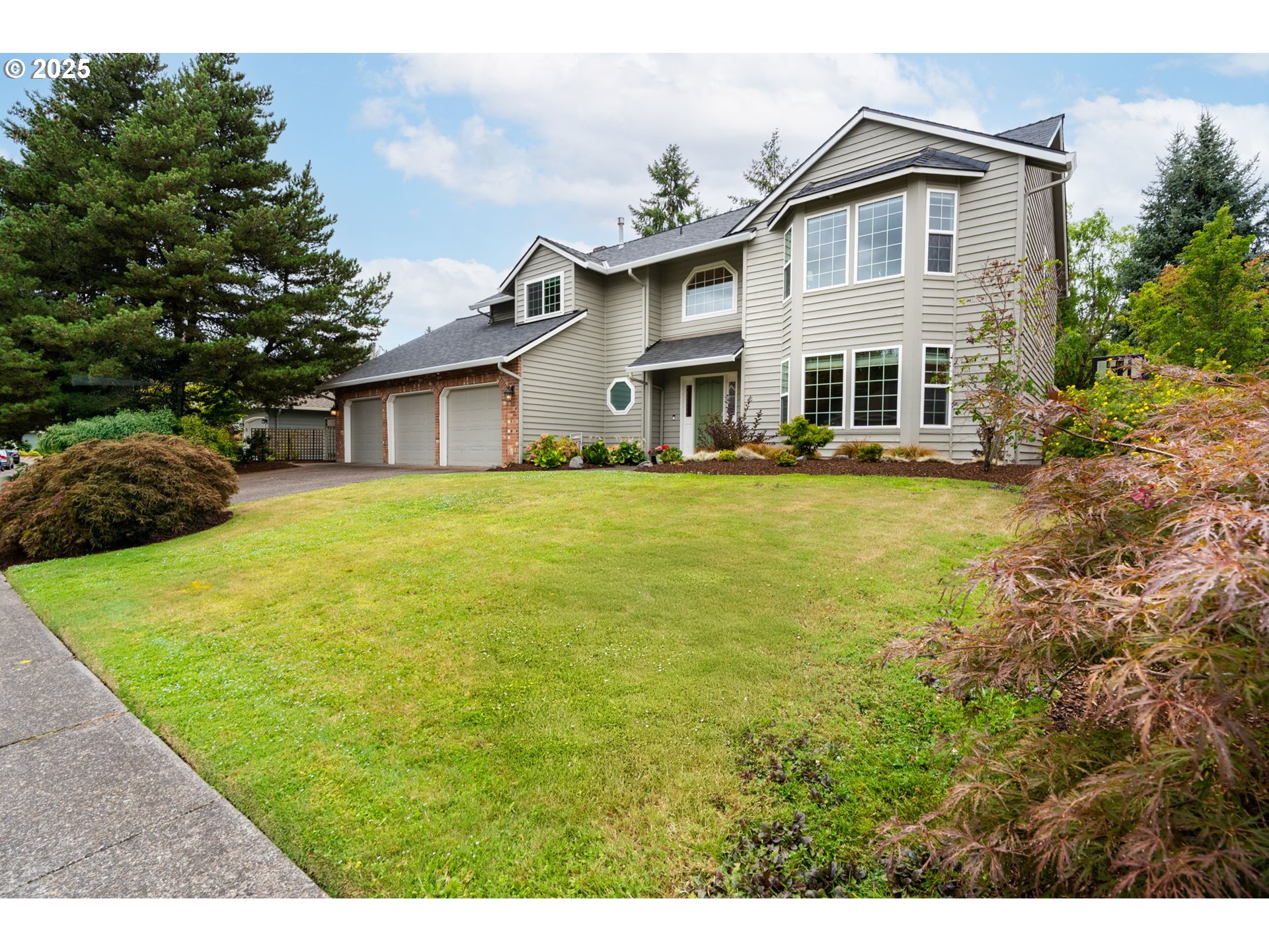 575 NE Goldie DR
