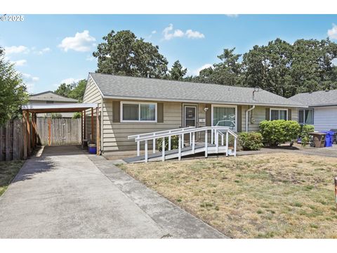 360 W HEREFORD ST Gladstone OR 97027