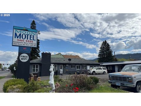 2116 ADAMS AVE La Grande OR 97850