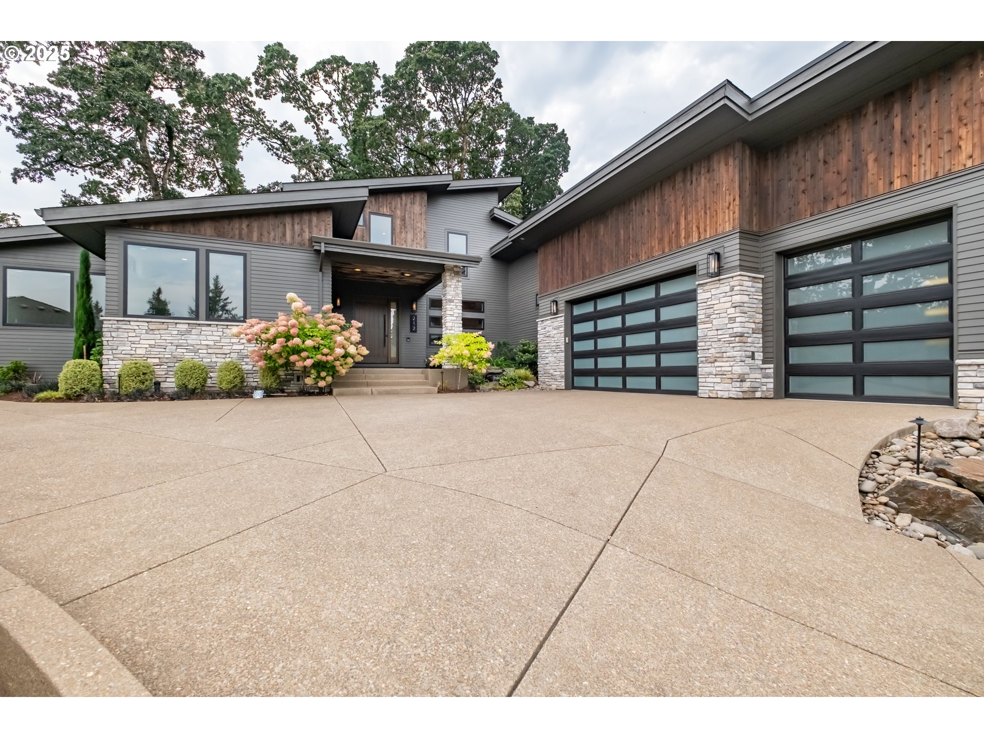 212 KURTH MEADOW AVE