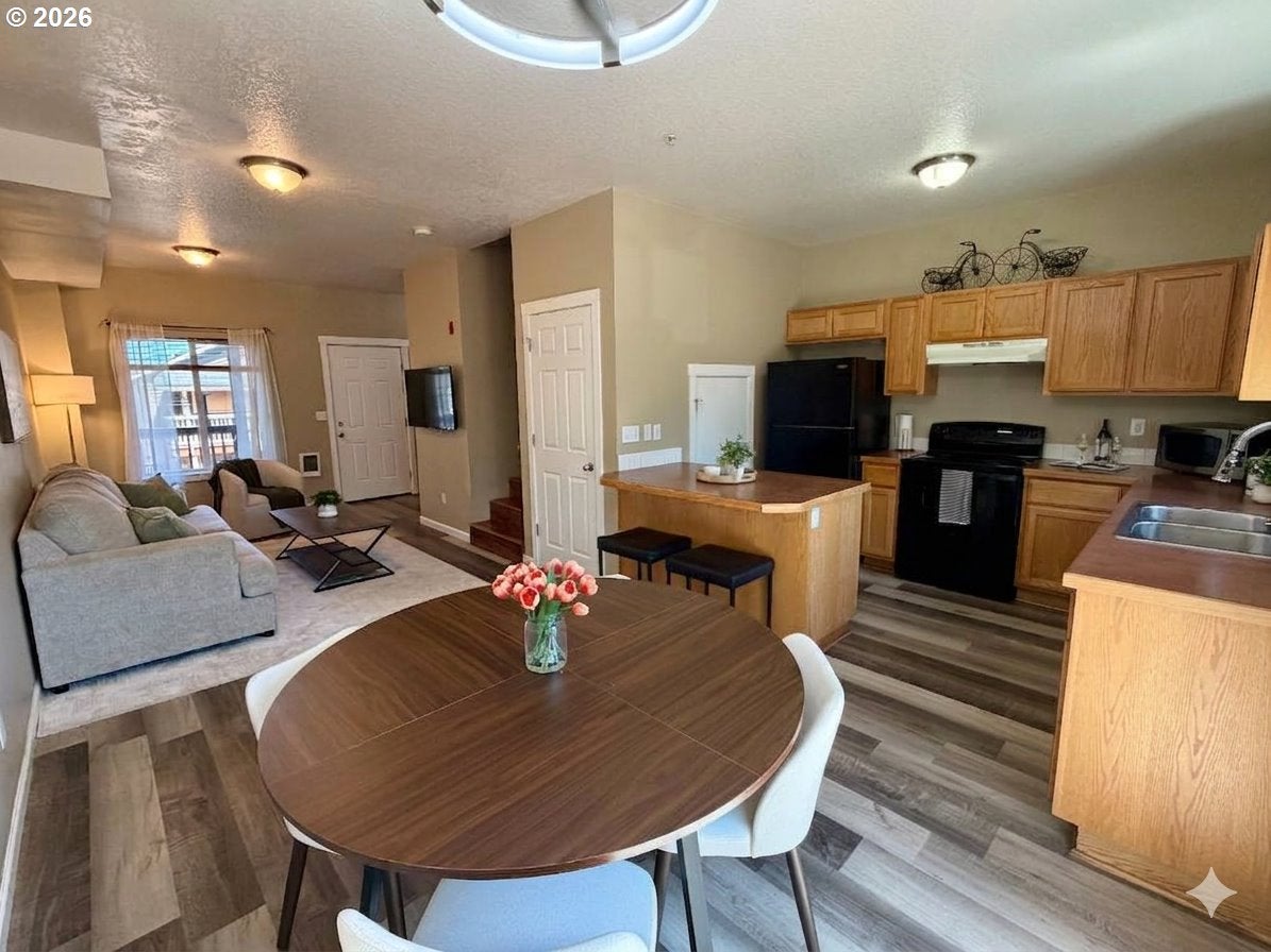 695 SE 197TH AVE