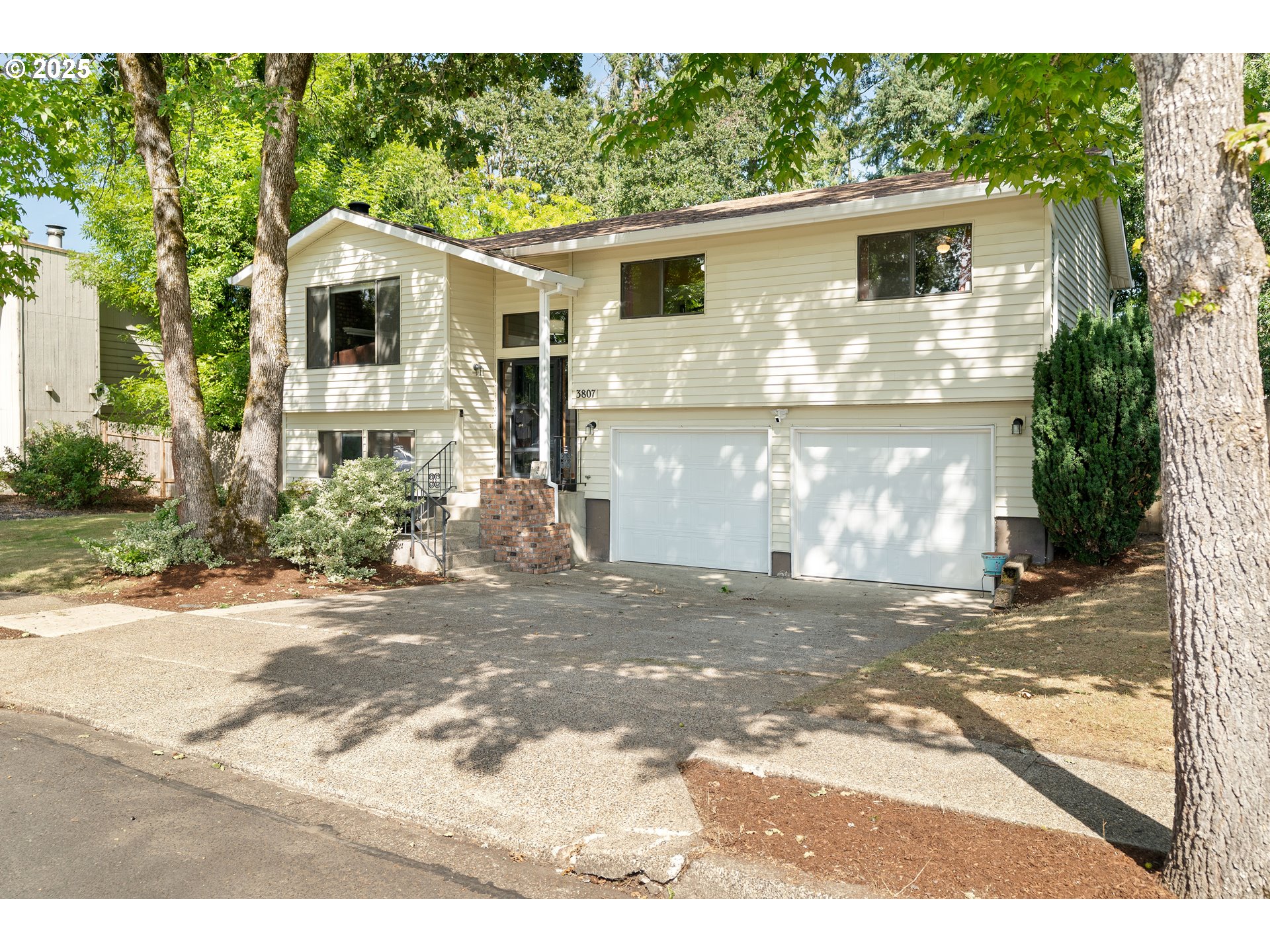 3807 E COFFEY LN