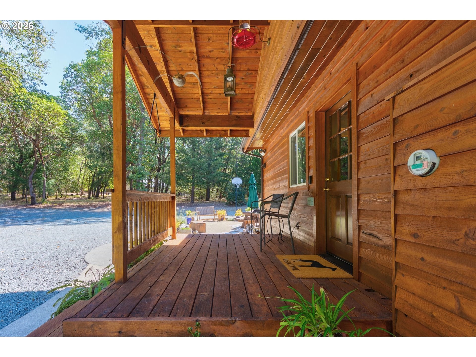 737 PINECREST DR