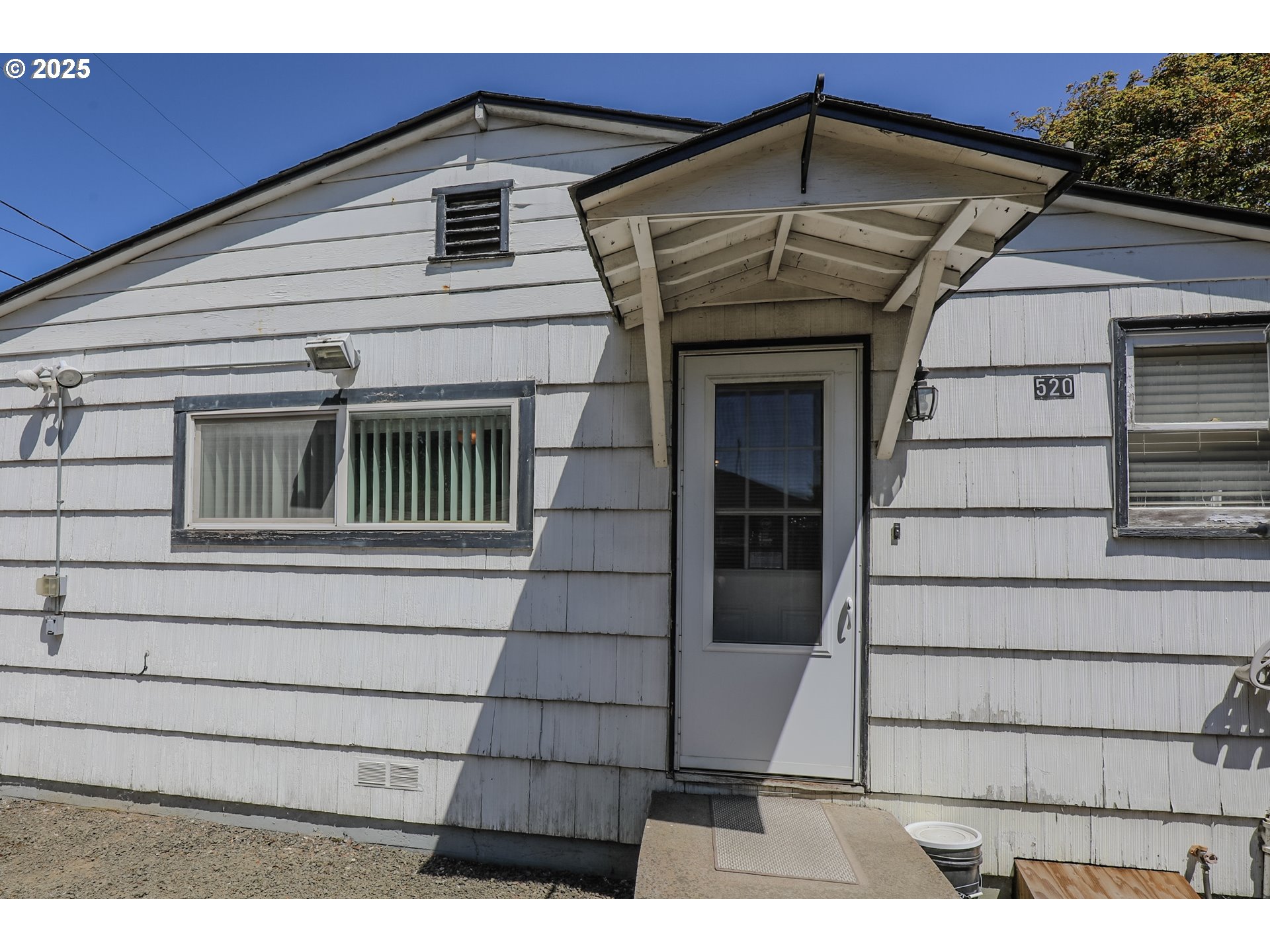 520 W UMPQUA ST