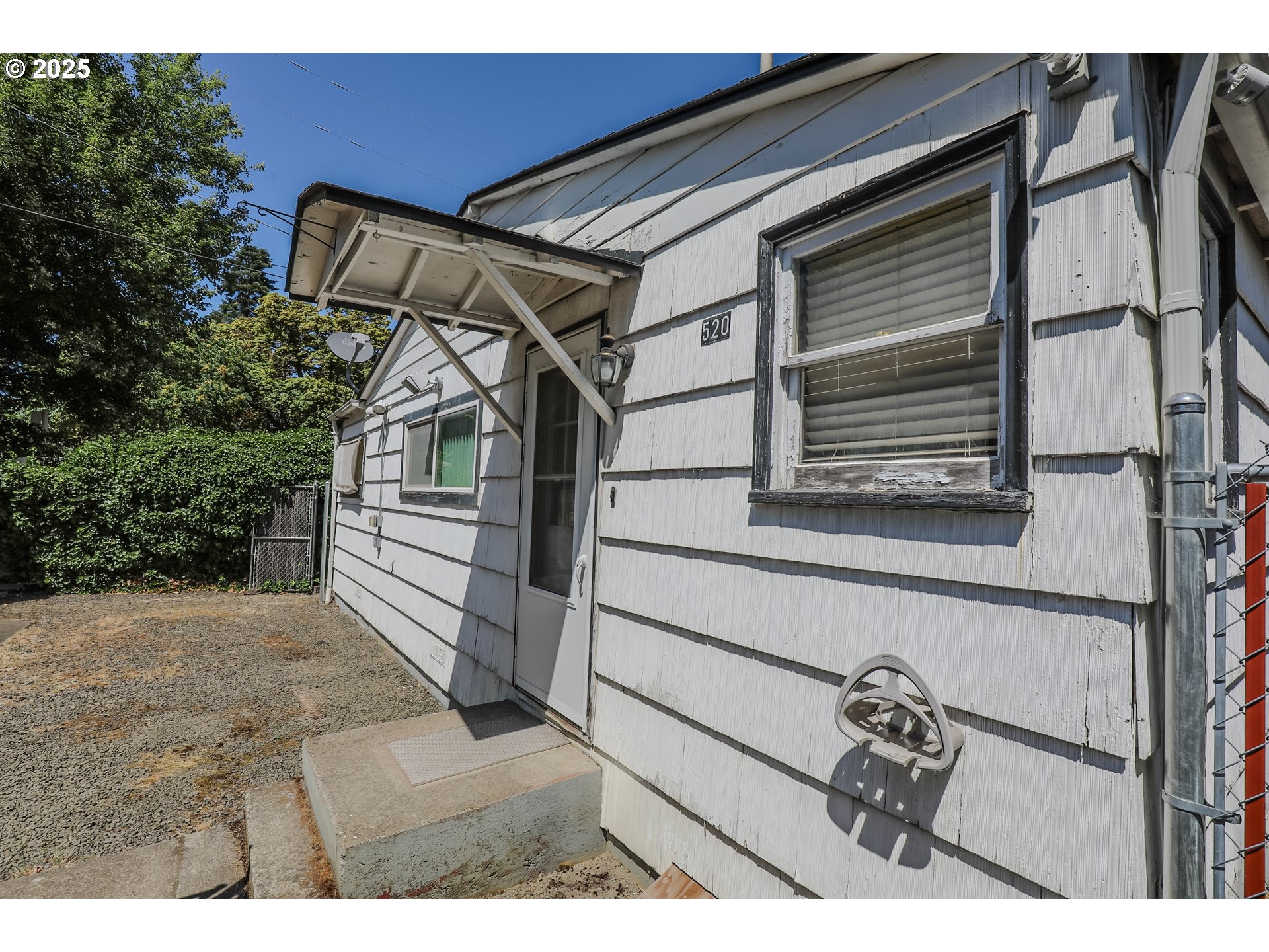 520 W UMPQUA ST