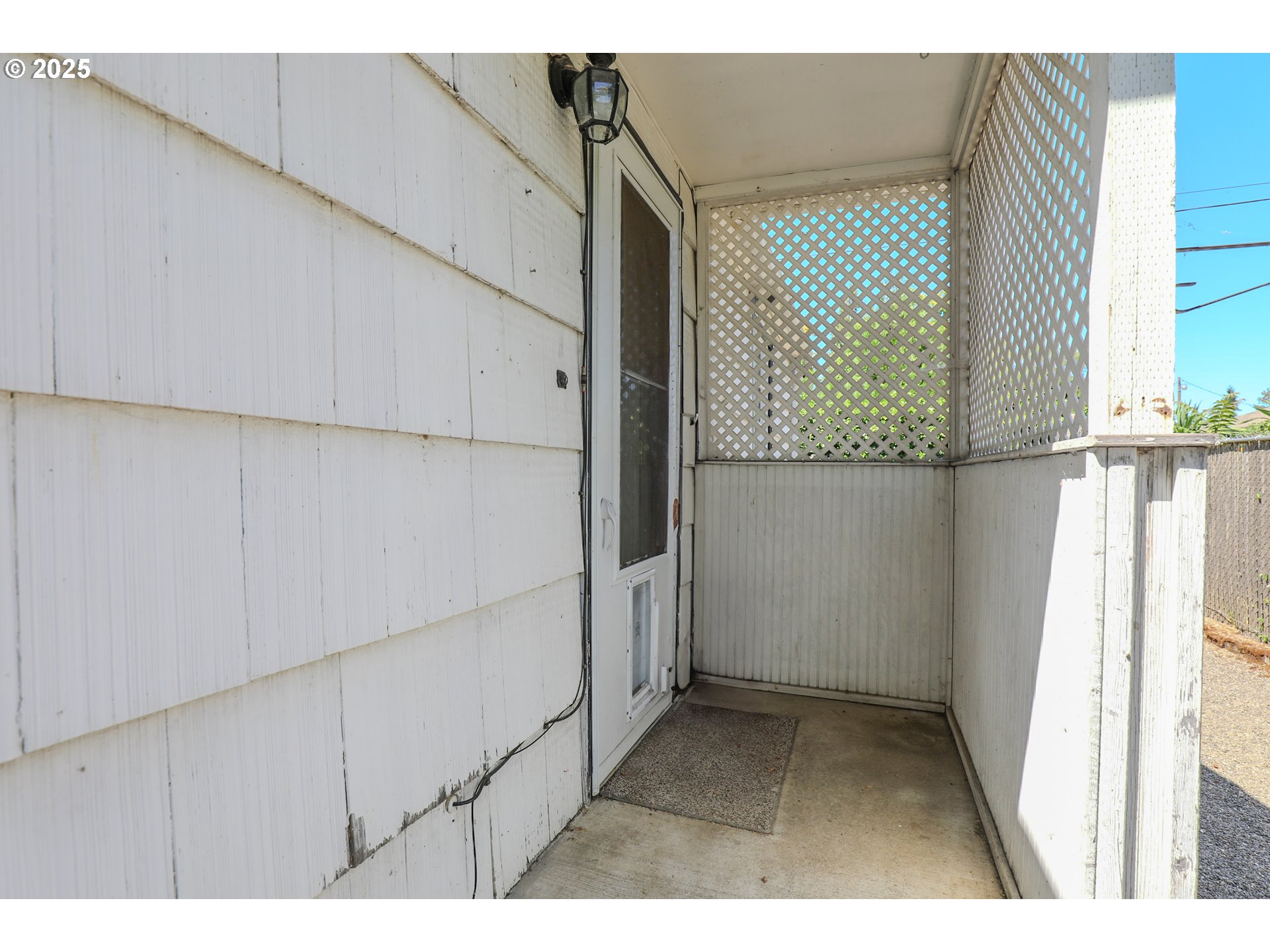 520 W UMPQUA ST