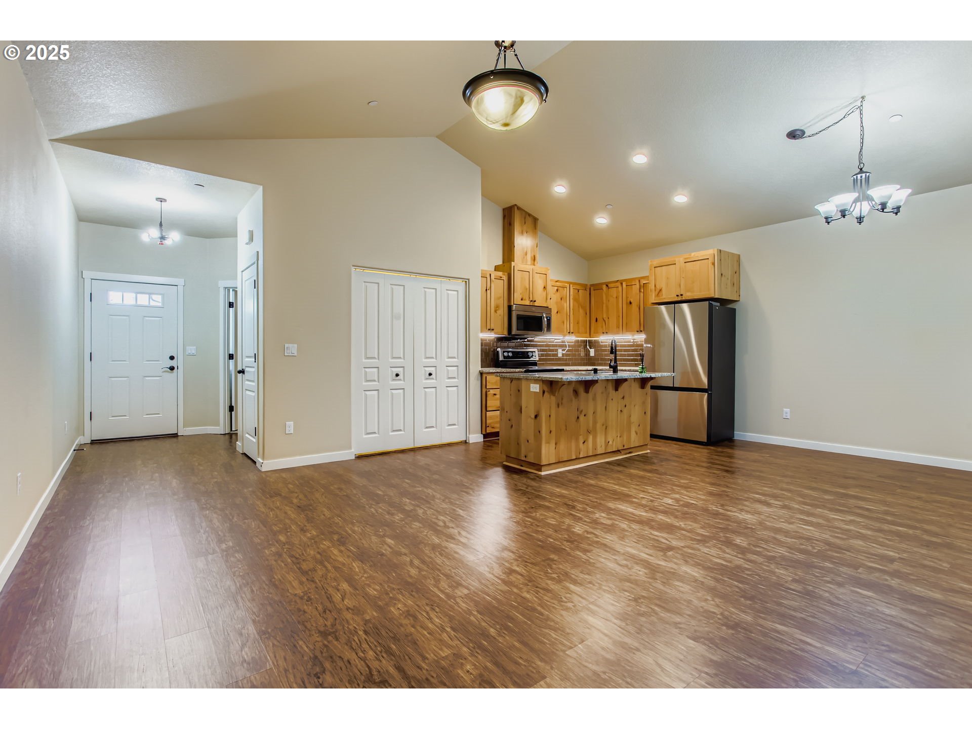187 N 43RD PL