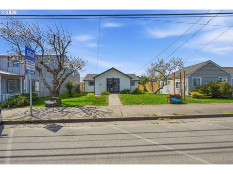 125 N 8TH ST Lakeside OR 97449