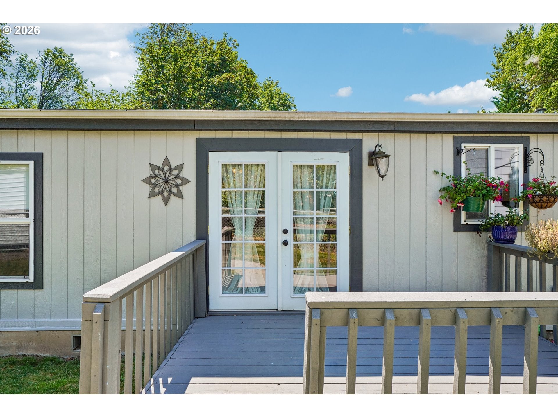 127 PIONEER AVE NE