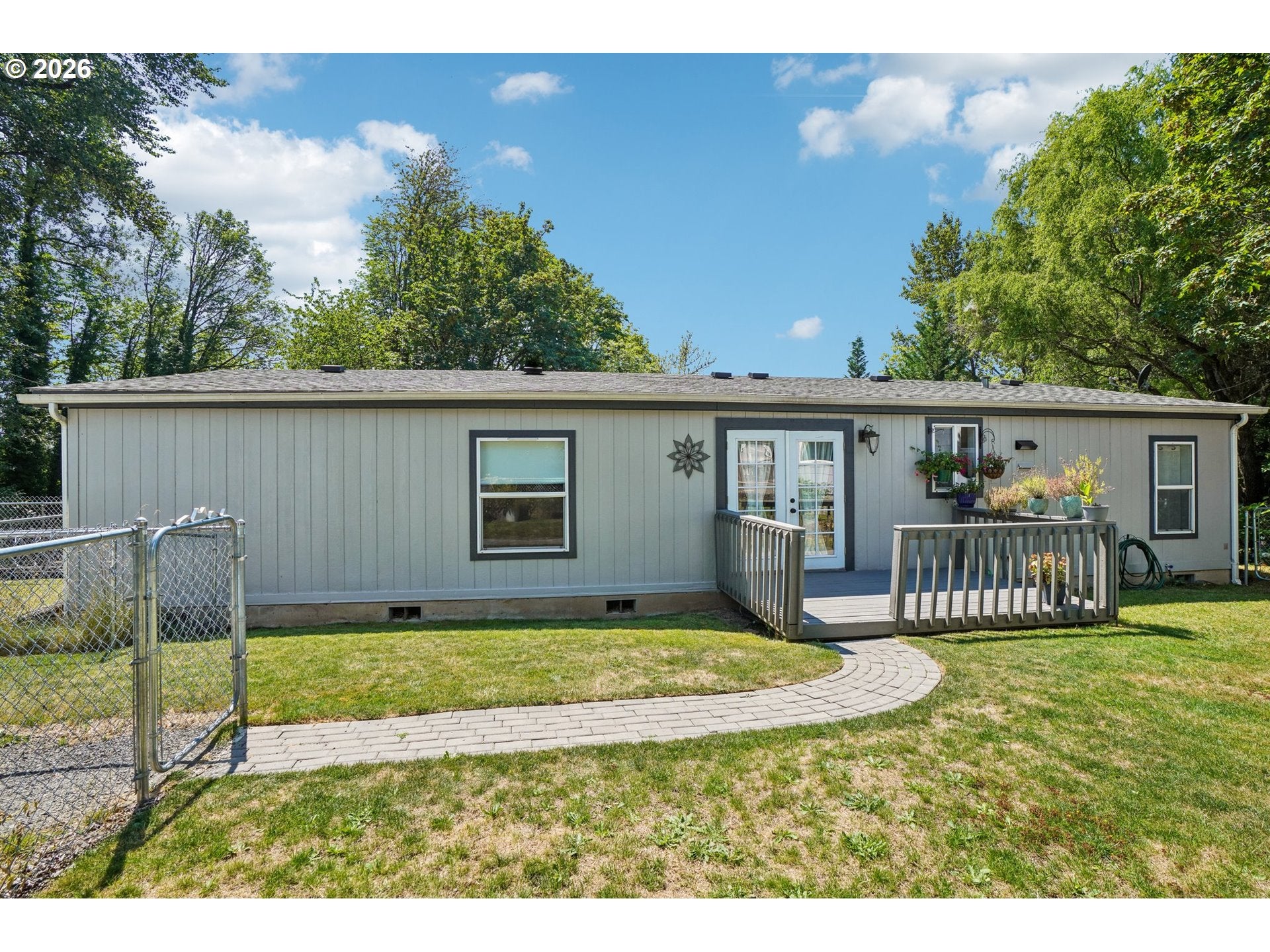 127 PIONEER AVE NE