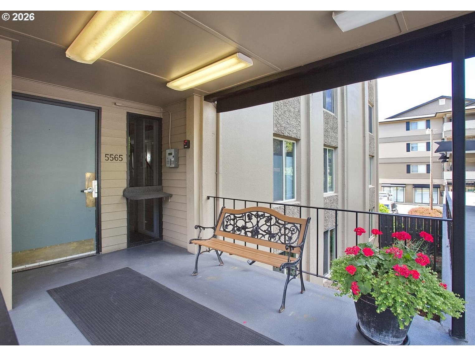 5565 E EVERGREEN BLVD 3303