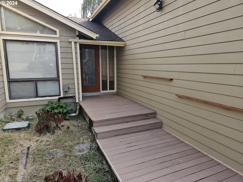 A home in Roseburg