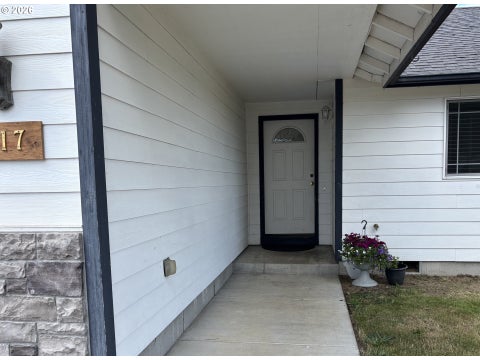 Tiny photo for 717 Creswood Dr, Creswell, OR 97426 (MLS # 552308286)