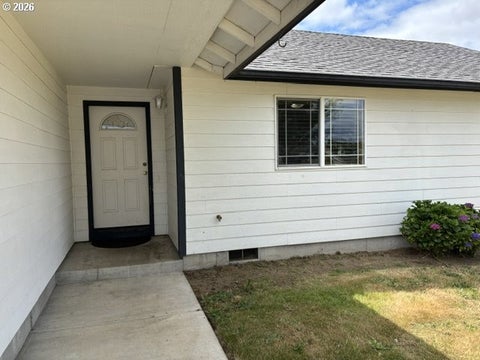 Tiny photo for 717 Creswood Dr, Creswell, OR 97426 (MLS # 552308286)