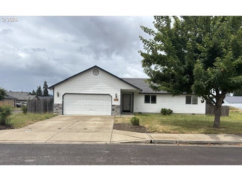 Tiny photo for 717 Creswood Dr, Creswell, OR 97426 (MLS # 552308286)