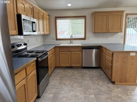 Tiny photo for 717 Creswood Dr, Creswell, OR 97426 (MLS # 552308286)