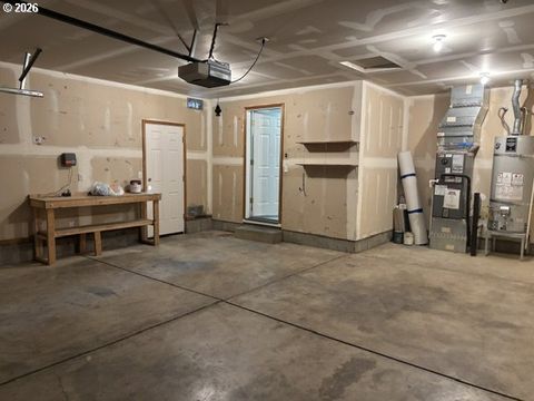 Tiny photo for 717 Creswood Dr, Creswell, OR 97426 (MLS # 552308286)