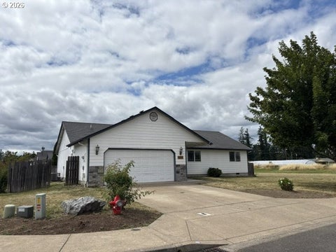 Photo of 717 Creswood Dr, Creswell, OR 97426 (MLS # 552308286)