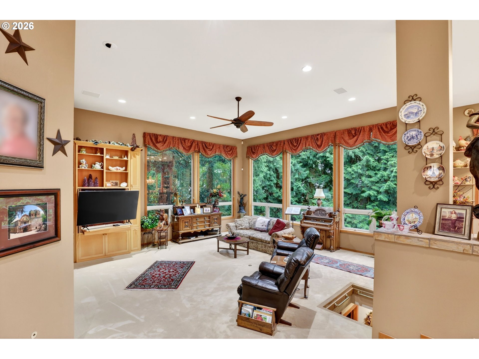 284 SE 41ST CT