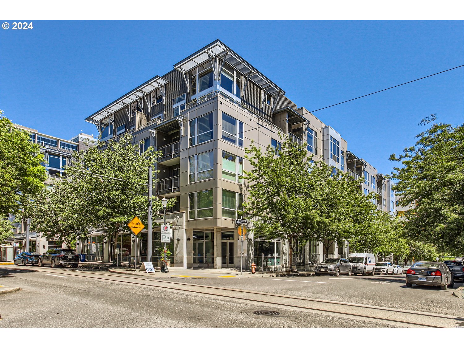 Photo 1 of 21 — 1125 NW 9TH AVE 209, Portland, OR 97209