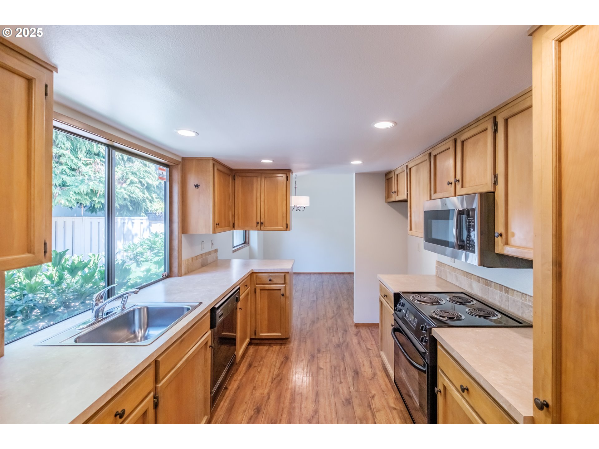 Salem, Oregon 97306, United States, 3 Bedrooms Bedrooms, ,2 BathroomsBathrooms,Residential,Pending,154988