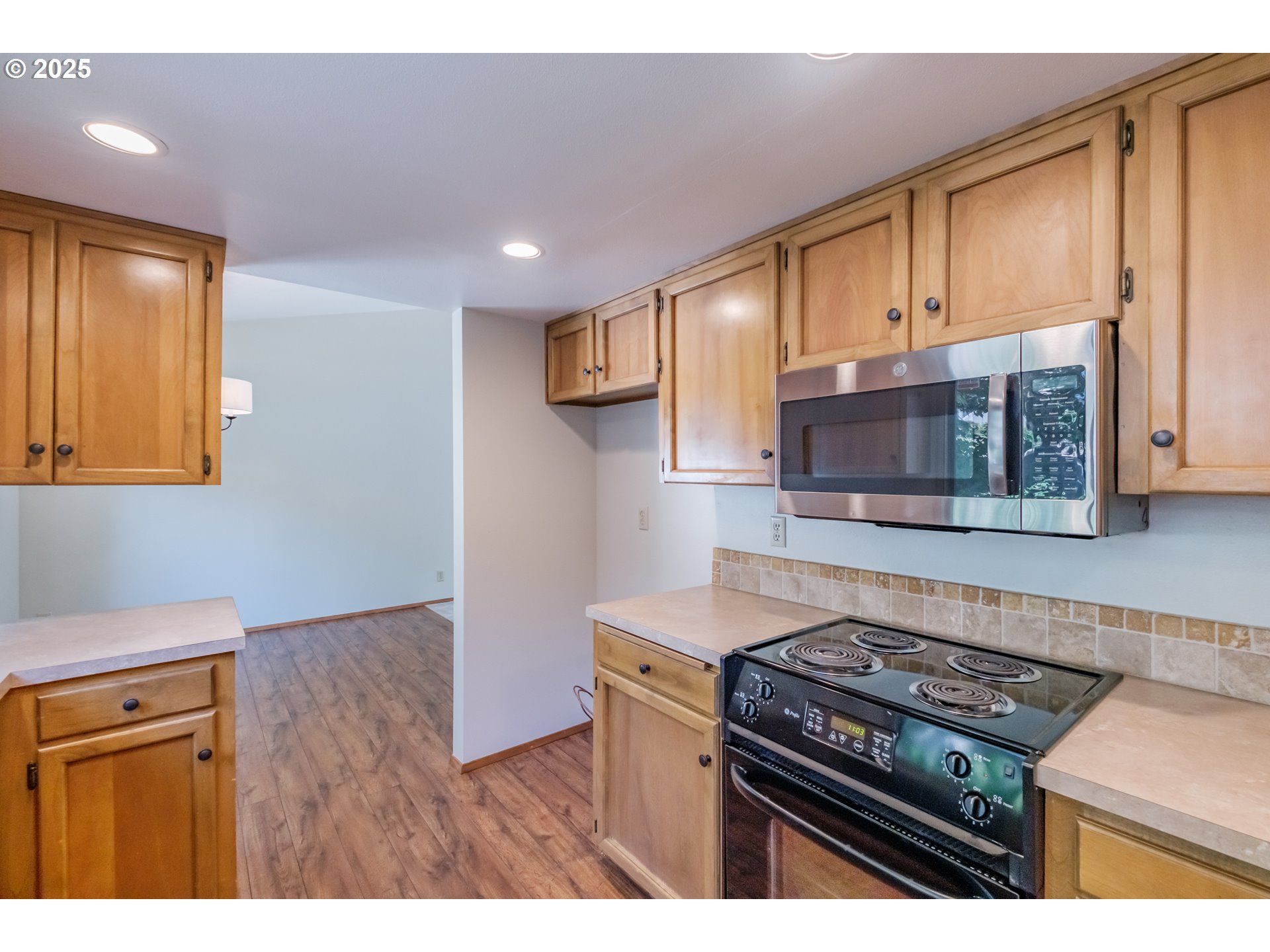 Salem, Oregon 97306, United States, 3 Bedrooms Bedrooms, ,2 BathroomsBathrooms,Residential,Pending,154988