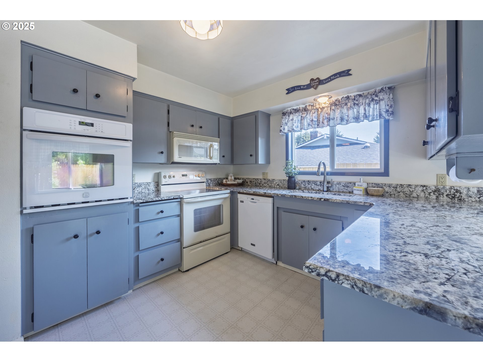 3030 NE 32ND DR