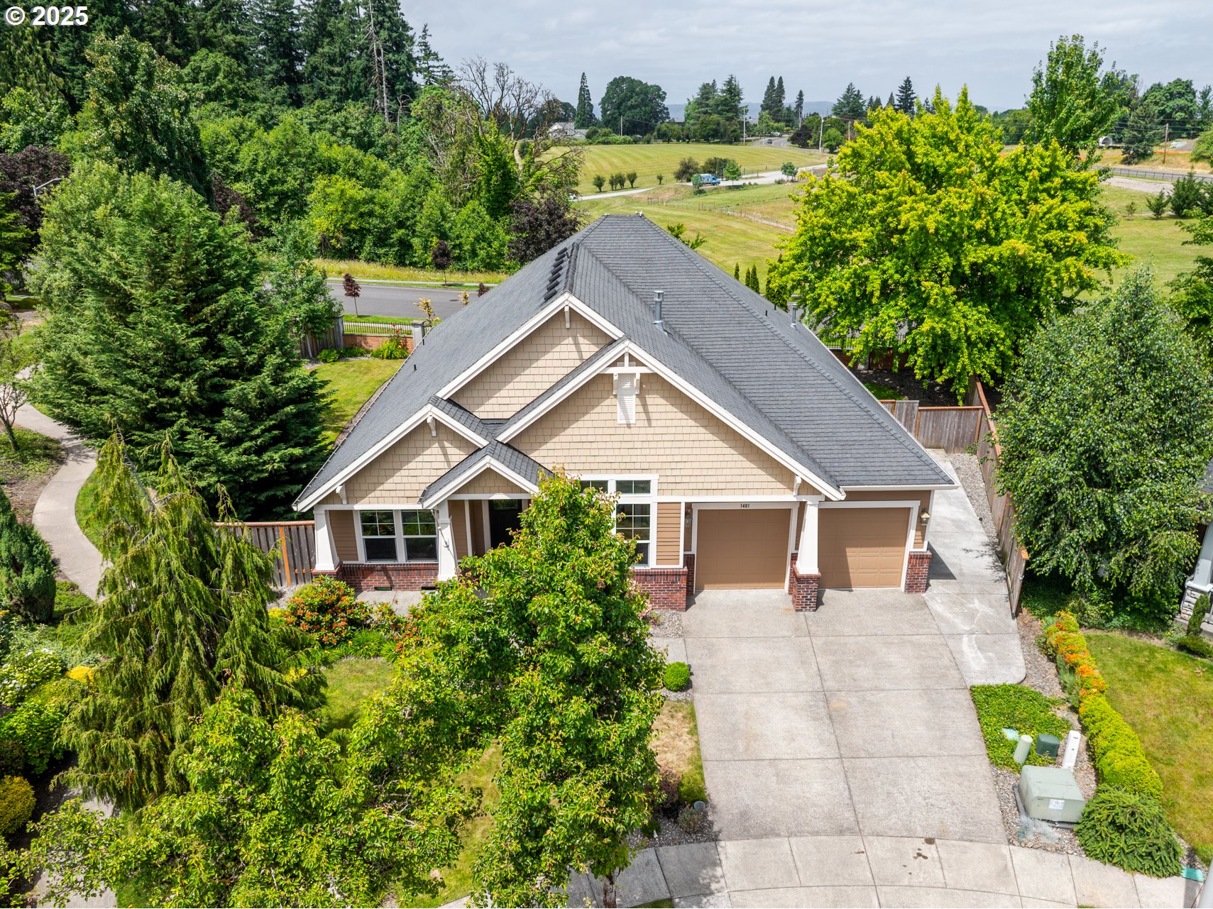 1401 S DUSKY DR