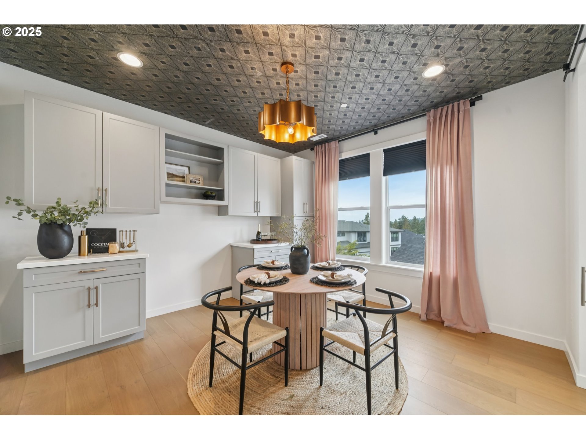 990 W MAGNOLIA LOOP