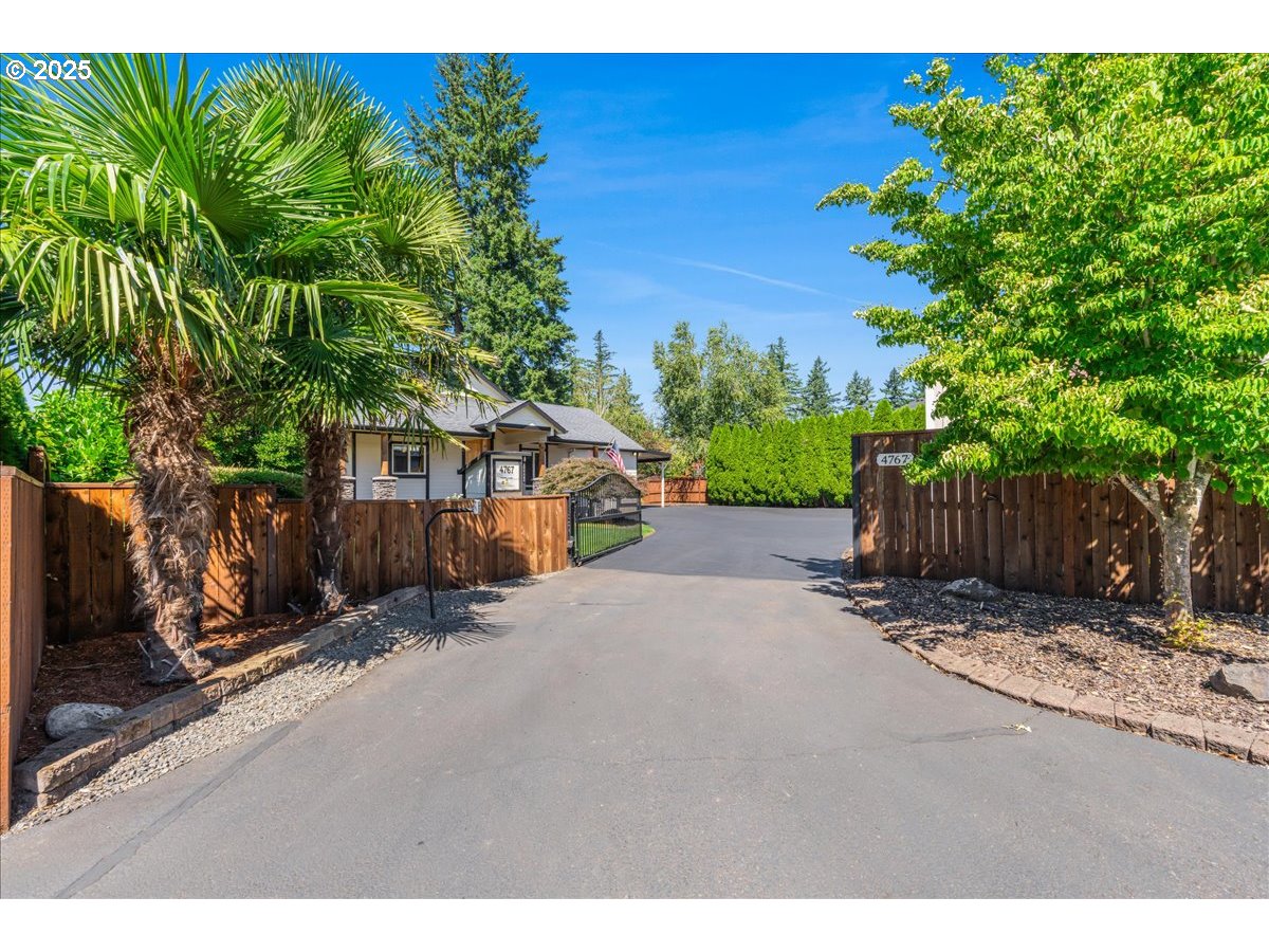 4767 CLUBHOUSE LN