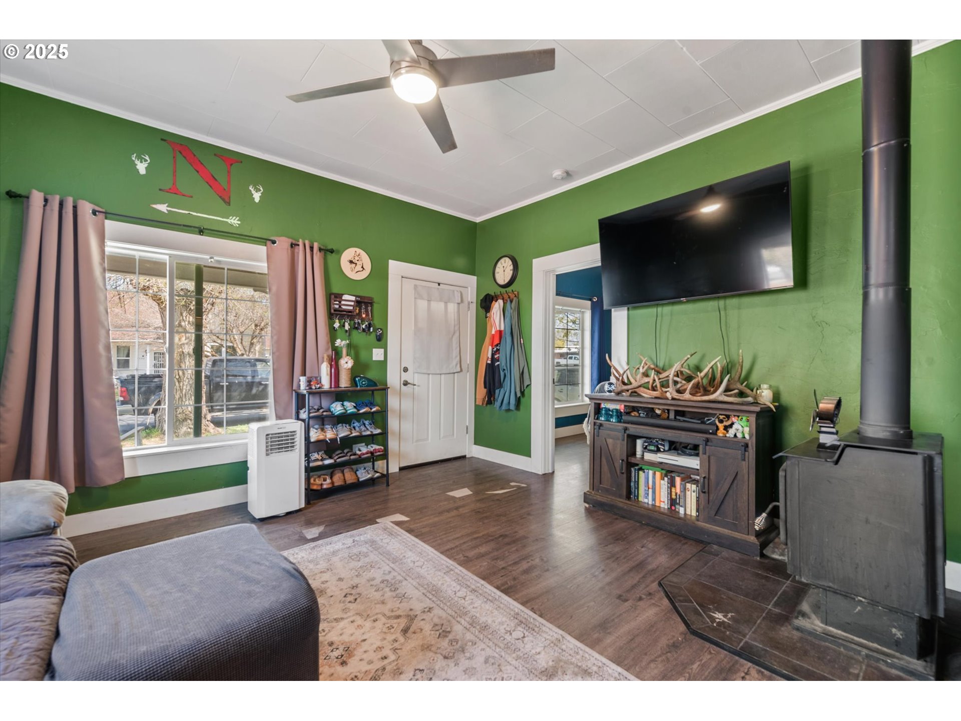 1037 WALNUT ST