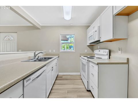 Tiny photo for 449 N D St, Lowell, OR 97452 (MLS # 680011657)