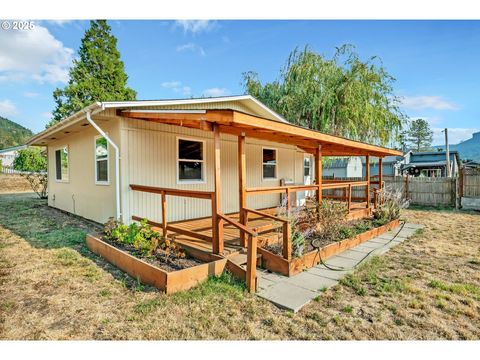 Tiny photo for 449 N D St, Lowell, OR 97452 (MLS # 680011657)