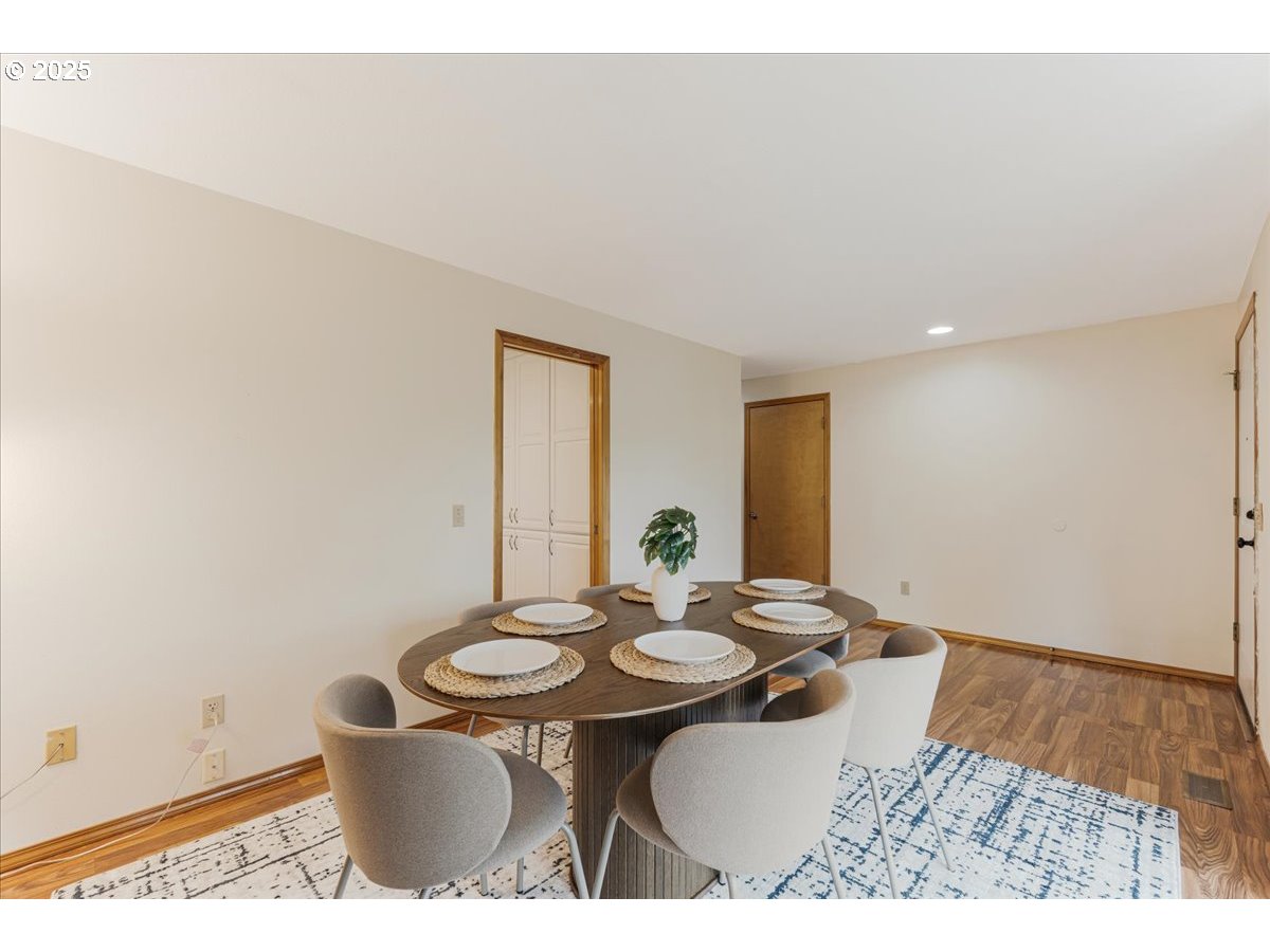 Portland, Oregon 97224, United States, 2 Bedrooms Bedrooms, ,2 BathroomsBathrooms,Residential,Pending,136436